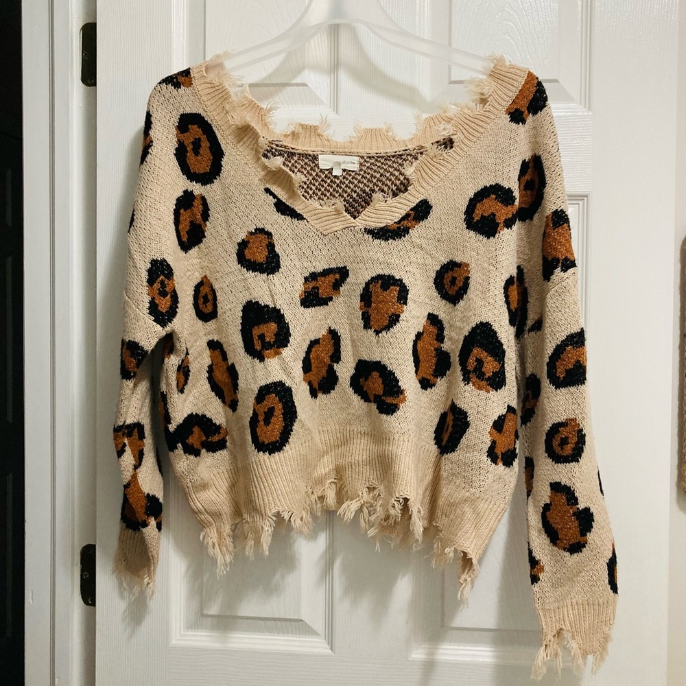 Ladies sweater S/M super cute!! No flaws